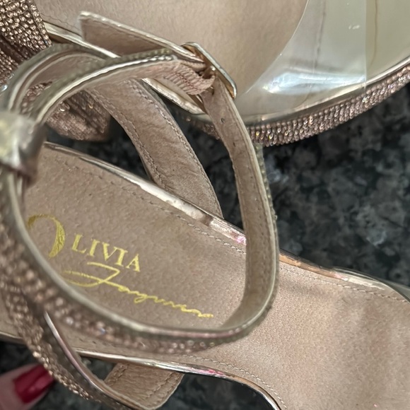 Olivia Ferguson Gold Chunky Platform Heels with Shimmering Straps 8 - Picture 2 of 16